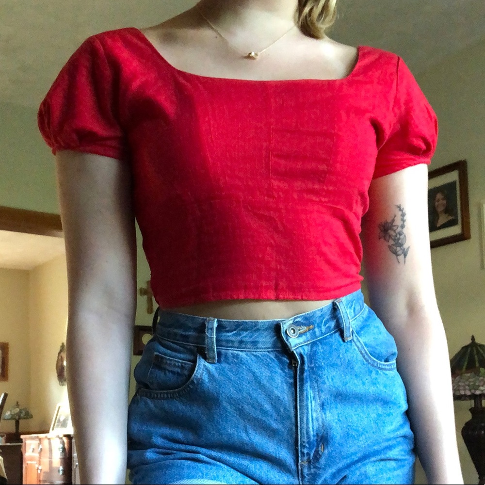 NWOT Red square neck puffy sleeve crop top